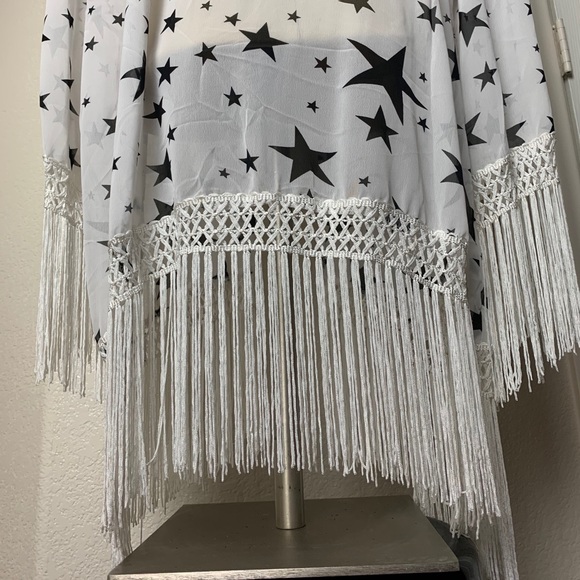 White sheer Kimono with fringe and black stars - Picture 7 of 9